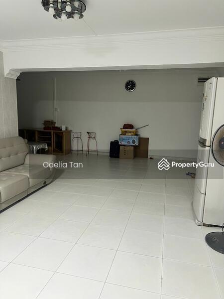 Prop-GPT: HDB Flat: D19 Sengkang 122C Sengkang East Way