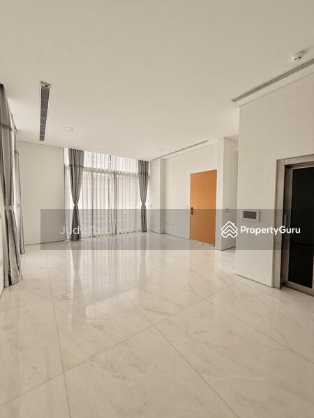 Prop-GPT: Condominium - Cluster House: D10 Holland Palms @ Sixth Avenue