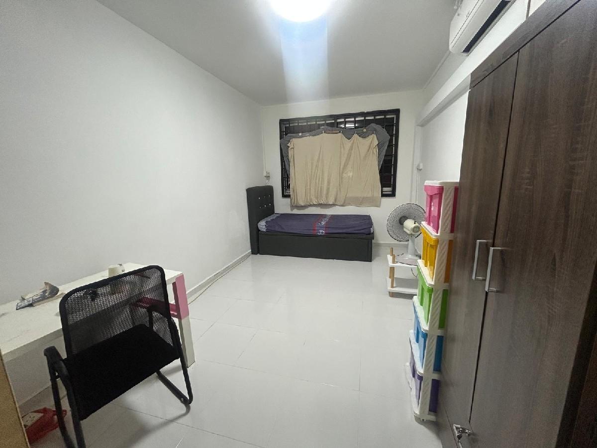 749 Jurong West Street 73 HDB Apartment Room Rental, $600, 1 Bed 1,313 sqft $0.46 psf