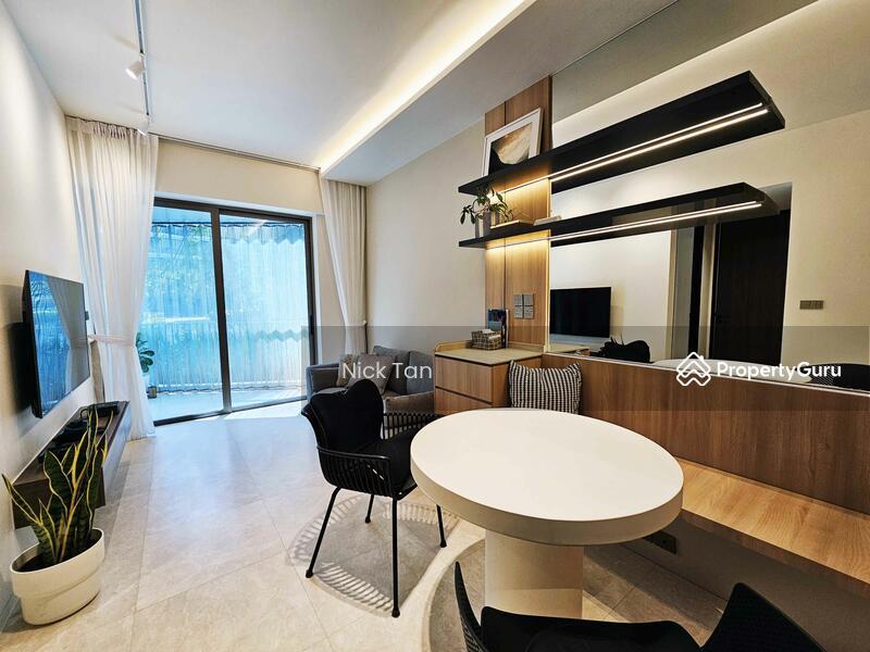 Prop-GPT: Condominium: D04  The Reef at King's Dock