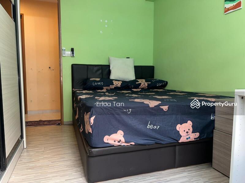Prop-GPT: HDB Flat: D22 Boon Lay 183B Boon Lay Avenue