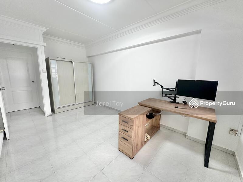 Prop-GPT: HDB Flat: D19 Hougang 944 Hougang Street 92