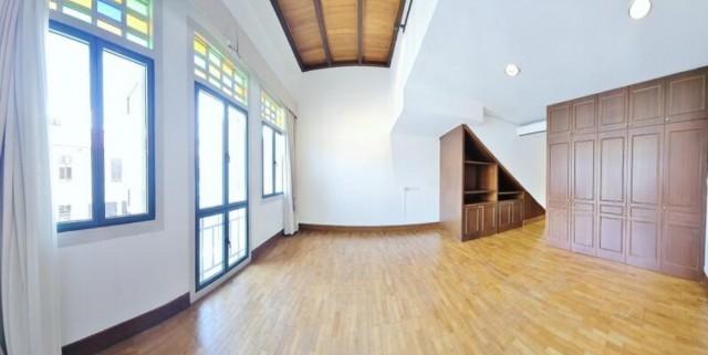 Prop-GPT: Apartment: D15 Joo Chiat Lotus at Joo Chiat