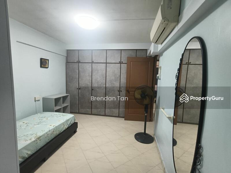 Prop-GPT: HDB Flat: D27 Yishun 215 Yishun Street 21