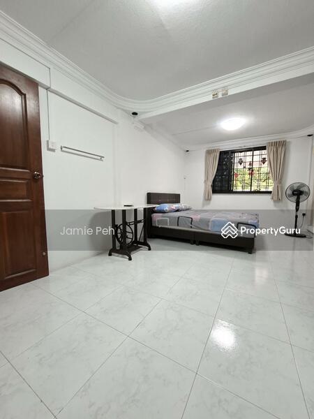 Prop-GPT: HDB Flat: D15 Amber Road 14 Kampong Arang Road