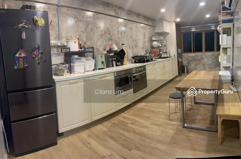 Prop-GPT: HDB Flat: D27 Yishun 738 Yishun Street 72