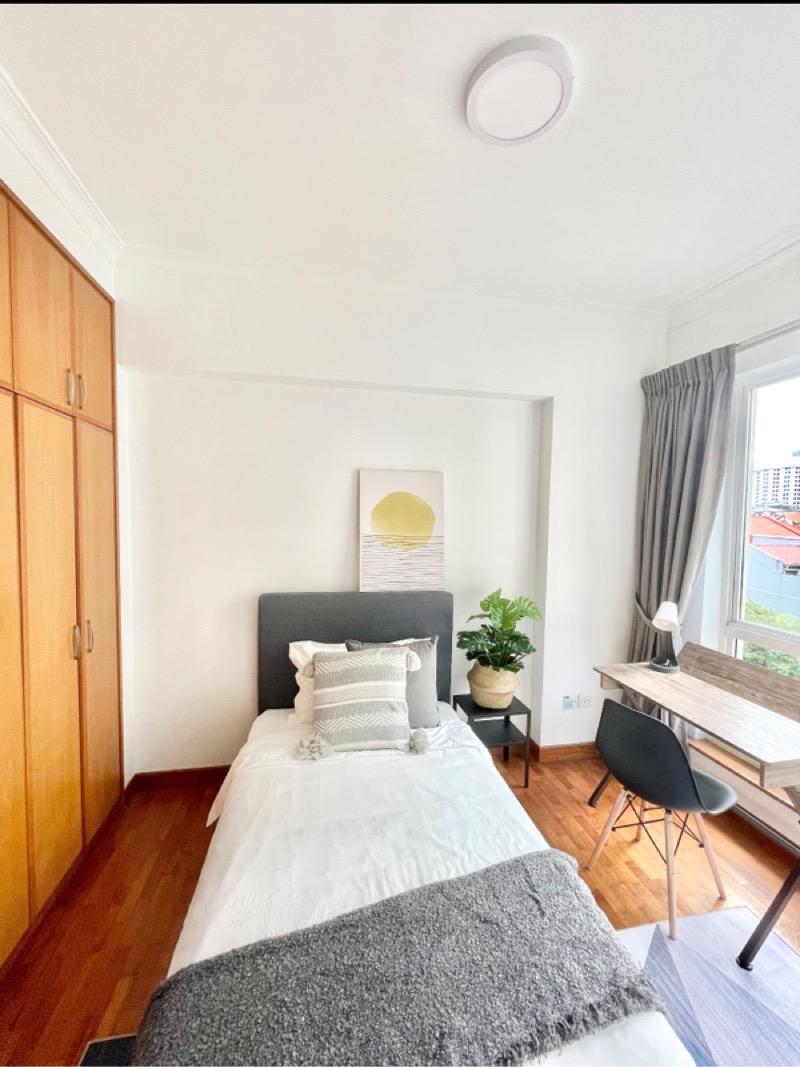 Emerald Garden Condominium Room Rental, $1,750, 1 Bed 1 Bath 200 sqft $8.75 psf
