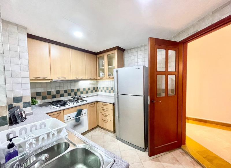 Emerald Garden Condominium Room Rental, $1,750, 1 Bed 1 Bath 200 sqft $8.75 psf