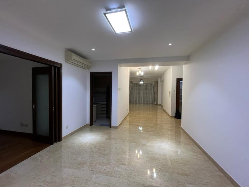 Condominium for Rent: Cairnhill, D09, 228153