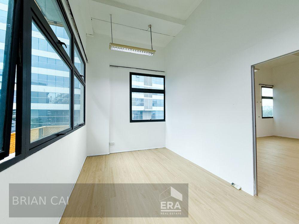 Industrial for Rent: Bukit Batok Crescent, Bukit Batok, D23, 658070