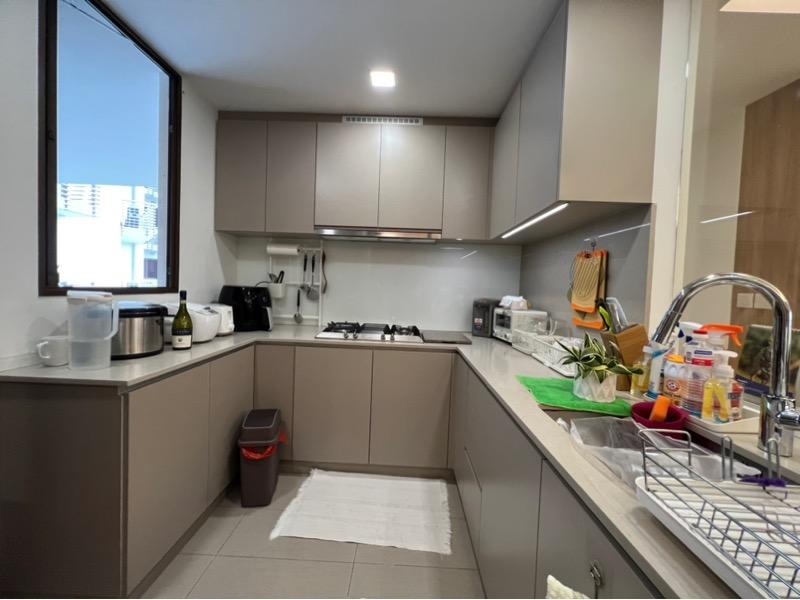Seaside Residences Apartment For Rent, $9,500, 4 Bed 4 Bath 1,485 sqft $6.40 psf
