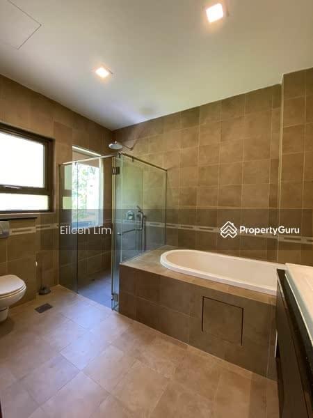Beautiful Corner Semi-D on Greenleaf Rise