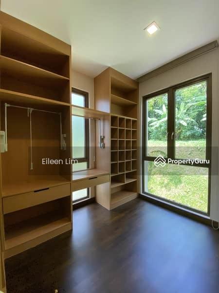 Beautiful Corner Semi-D on Greenleaf Rise