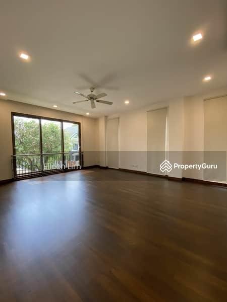 Beautiful Corner Semi-D on Greenleaf Rise