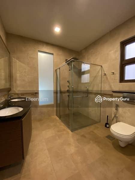 Beautiful Corner Semi-D on Greenleaf Rise
