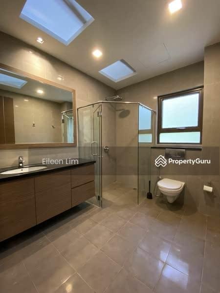 Beautiful Corner Semi-D on Greenleaf Rise