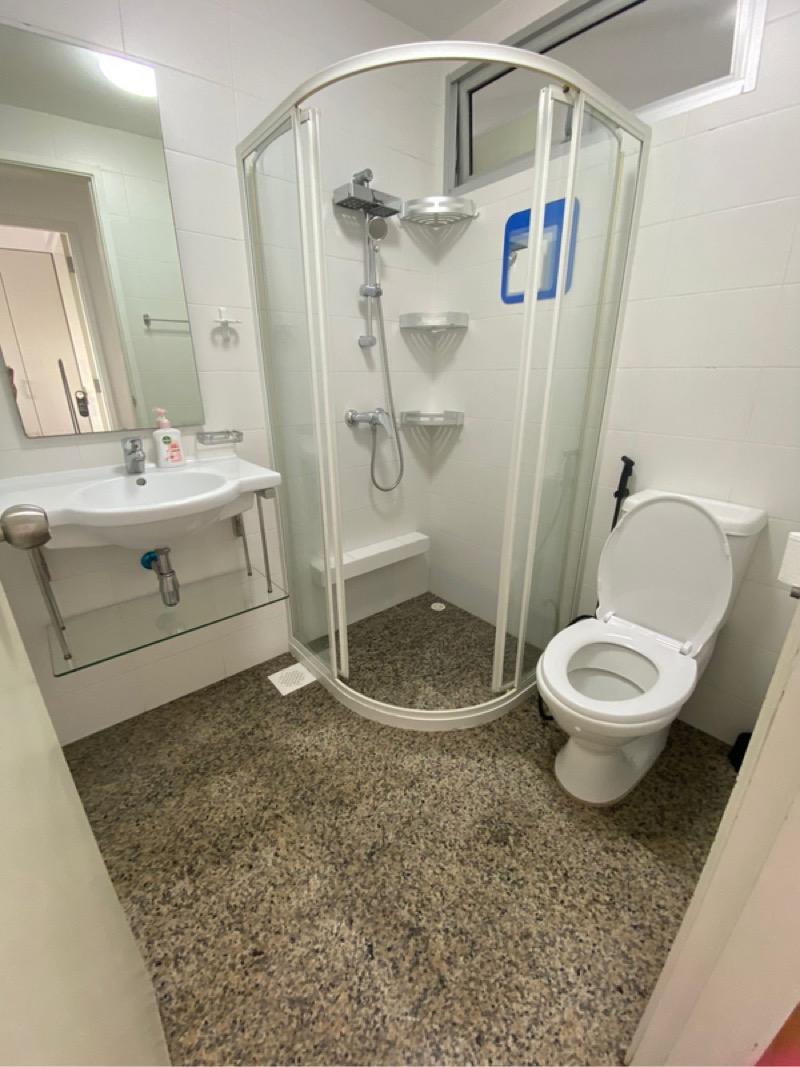 Kerrisdale Condominium Room Rental, $1,999, 1 Bed 1 Bath 250 sqft $8.00 psf