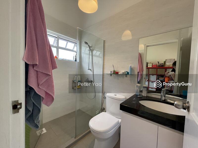 Cozy Bonding Semi D with Pool, Namly Drive off Sixth Avenue