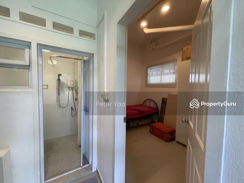 Cozy Bonding Semi D with Pool, Namly Drive off Sixth Avenue