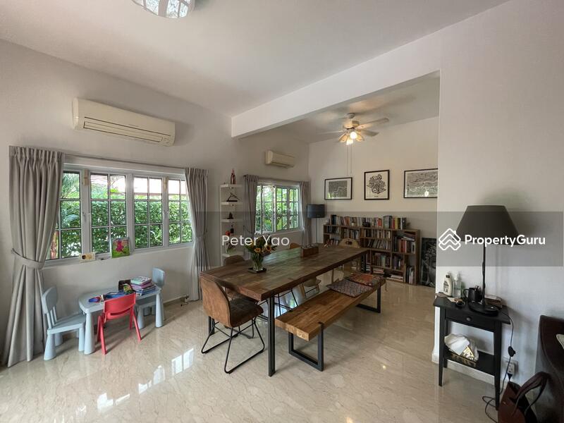 Cozy Bonding Semi D with Pool, Namly Drive off Sixth Avenue