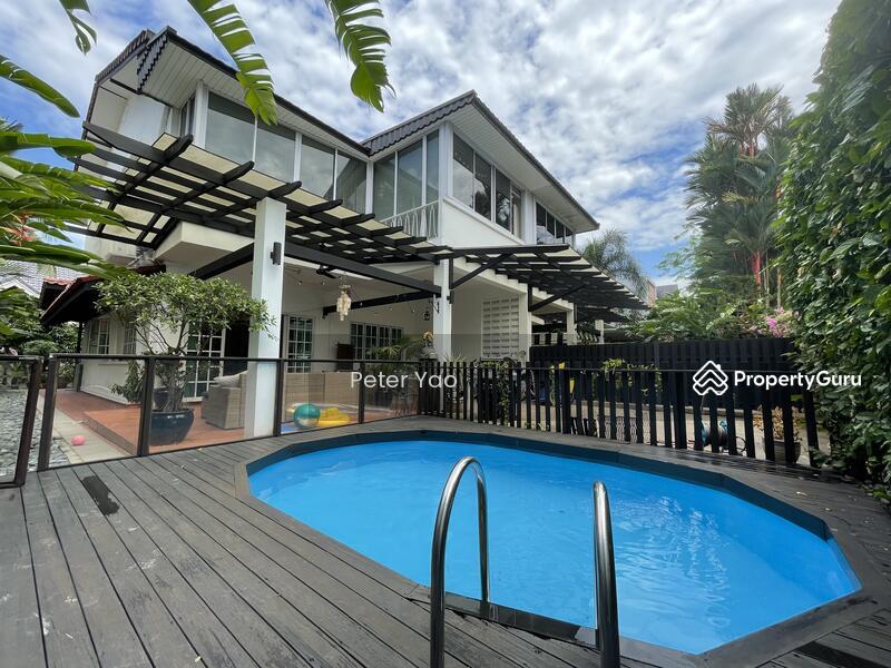 Cozy Bonding Semi D with Pool, Namly Drive off Sixth Avenue