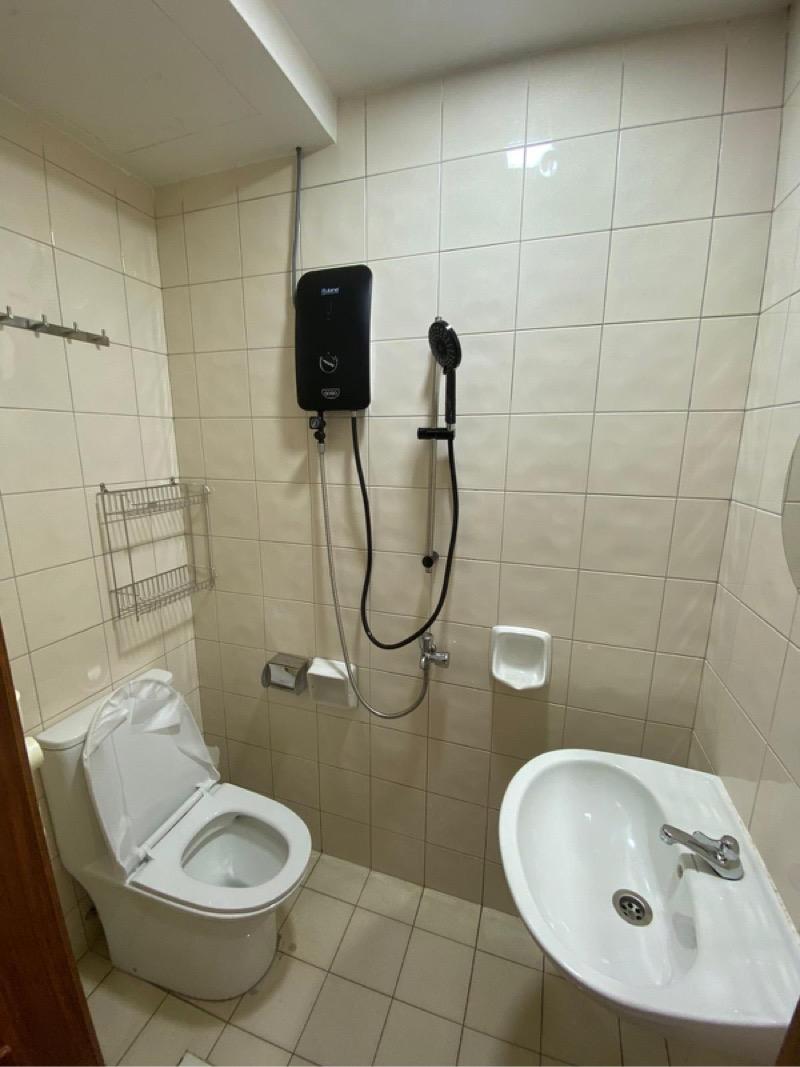 Carissa Park Condo Condominium Room Rental, $850, 1 Bed 1 Bath 120 sqft $7.08 psf