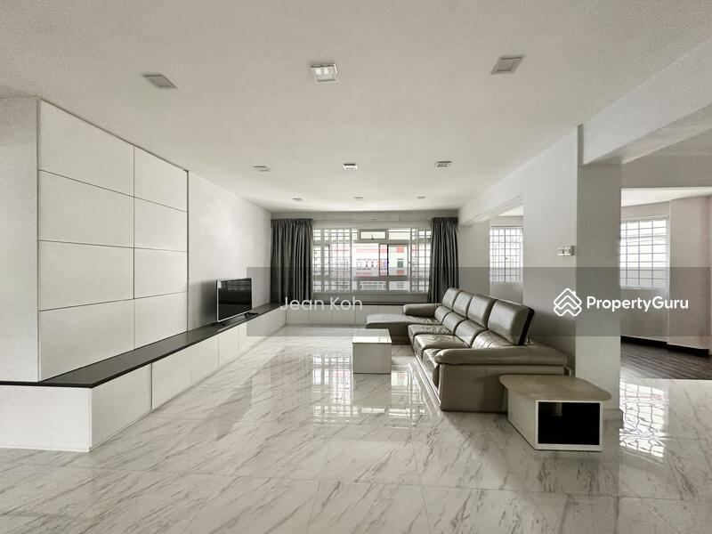 Prop-GPT: HDB Flat: D18 Pasir Ris 205 Pasir Ris Street 21