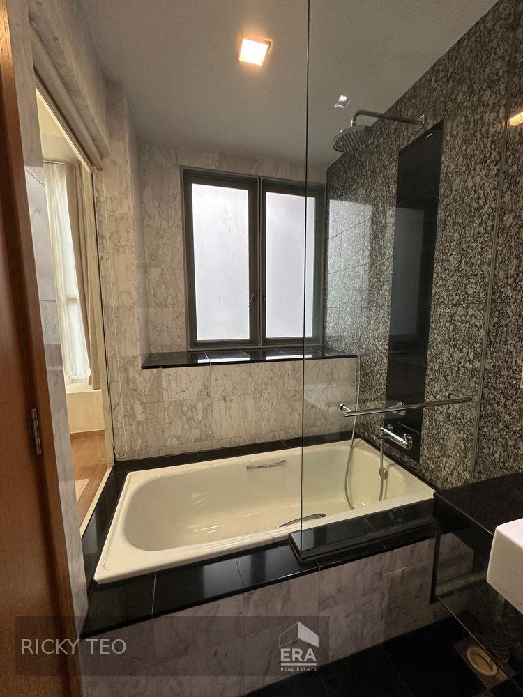 2 Rooms W Private Lift?a Minute to Mrt Station