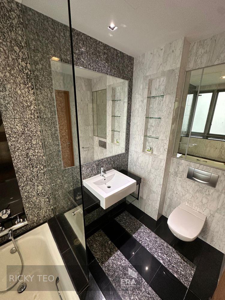 2 Rooms W Private Lift?a Minute to Mrt Station