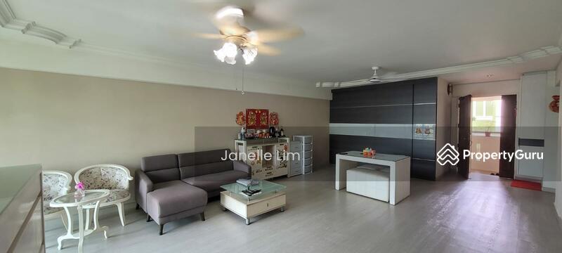 Prop-GPT: HDB Flat: D25 Woodlands 687C Woodlands Drive 75
