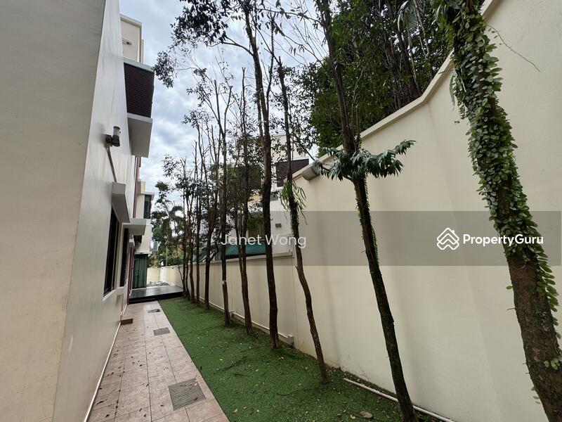 Spacious 3-Storey Semi-D Surrounded by Greenery