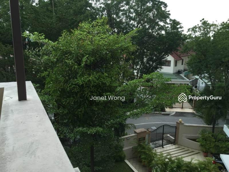 Spacious 3-Storey Semi-D Surrounded by Greenery