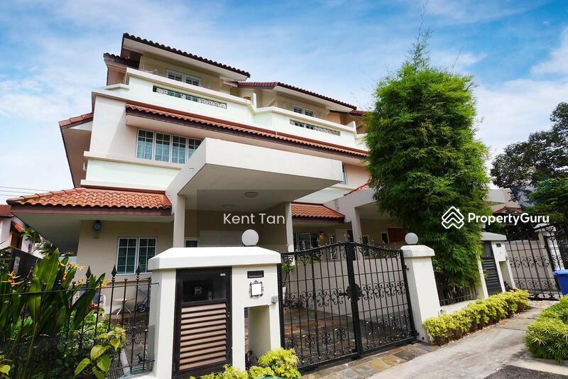 Prop-GPT: Corner Terrace: D21  2 min walk to Beauty World MRT! Renovated 2.5 sty Corner Terrace