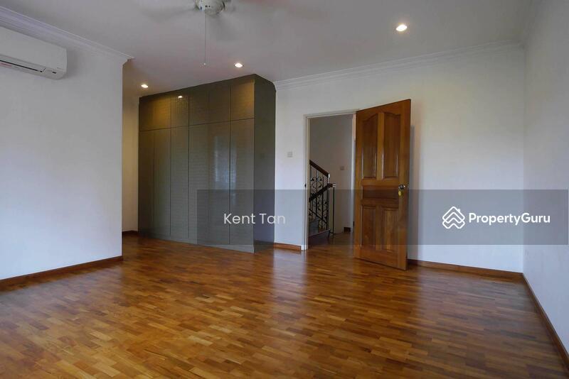 2 min walk to Beauty World MRT! Renovated 2.5 sty Corner Terrace