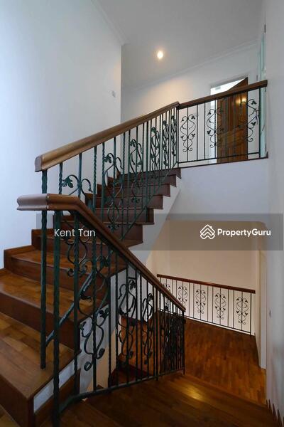 2 min walk to Beauty World MRT! Renovated 2.5 sty Corner Terrace