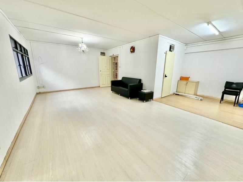 Prop-GPT: HDB Apartment: D27 Sembawang 480 Sembawang Drive
