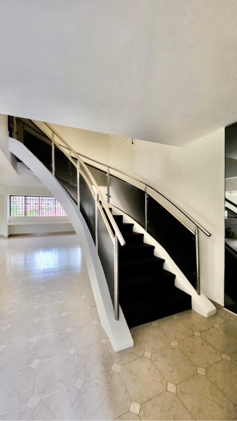Prop-GPT: Condominium: D11 Newton Chancery Court