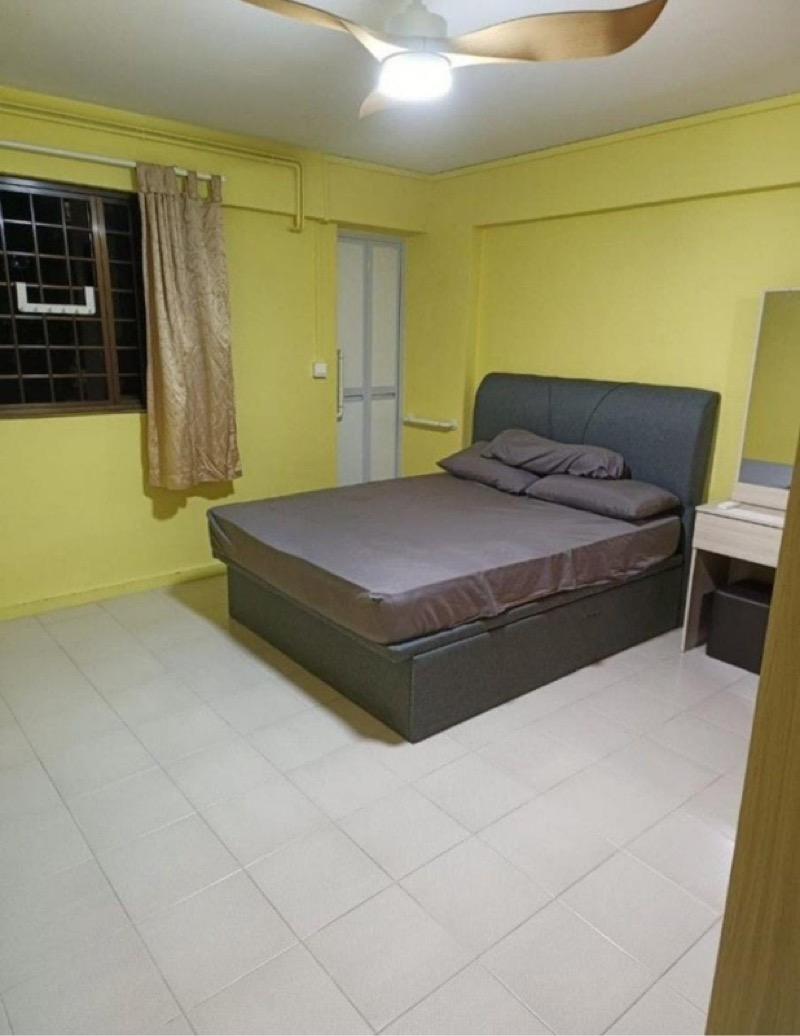 715 Yishun Street 71 HDB Apartment Room Rental, $999, 1 Bed 1 Bath 1,722 sqft $0.58 psf