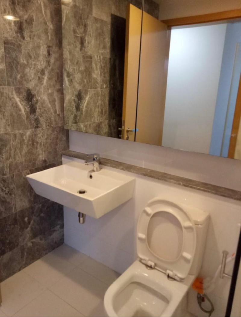 Eight Courtyards Condominium For Rent, $4,600, 2 Bed 3 Bath 980 sqft $4.69 psf