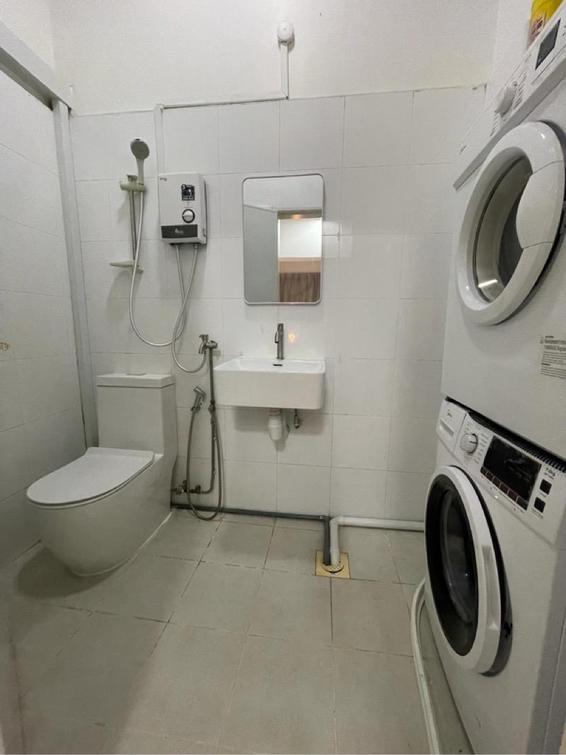 People's Park Complex Apartment Room Rental, $2,100, 1 Bed 1 Bath 300 sqft $7.00 psf