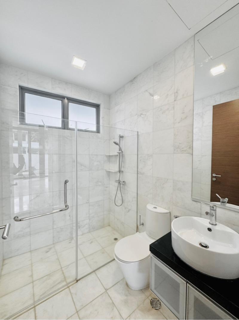 Shamrock Park Semi-Detached House For Rent, $18,800, 5 Bed 6 Bath 4,600 sqft $5.68 psf