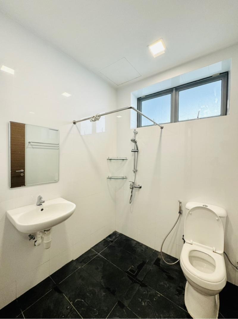 Shamrock Park Semi-Detached House For Rent, $18,800, 5 Bed 6 Bath 4,600 sqft $5.68 psf