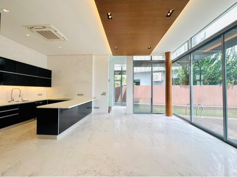 Shamrock Park Semi-Detached House For Rent, $18,800, 5 Bed 6 Bath 4,600 sqft $5.68 psf