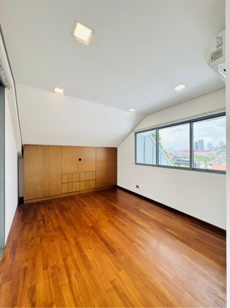 Shamrock Park Semi-Detached House For Rent, $18,800, 5 Bed 6 Bath 4,600 sqft $5.68 psf