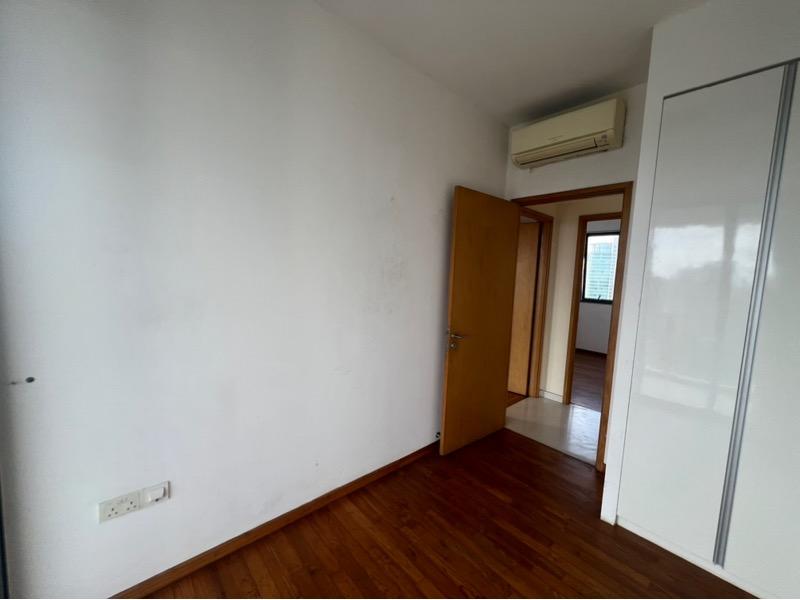 SkySuites 17 Apartment For Rent, $5,200, 3 Bed 3 Bath 1,066 sqft $4.88 psf