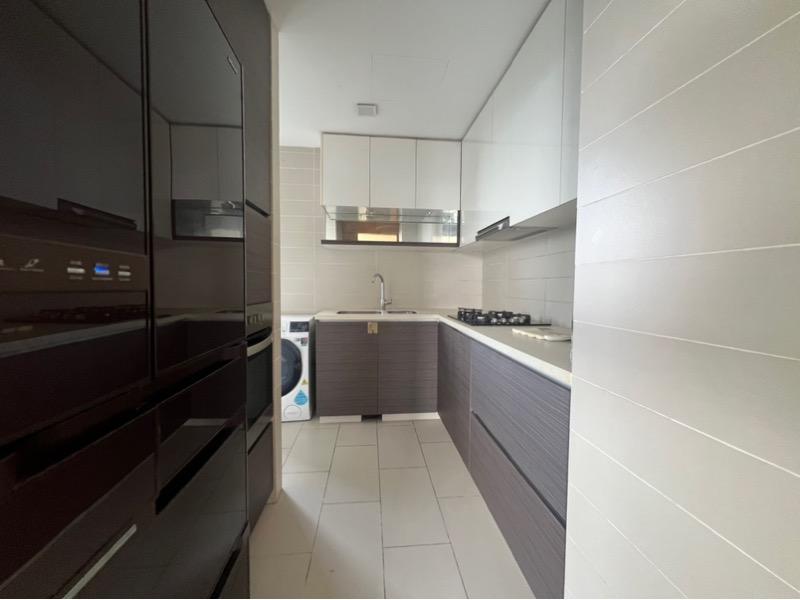 SkySuites 17 Apartment For Rent, $5,200, 3 Bed 3 Bath 1,066 sqft $4.88 psf