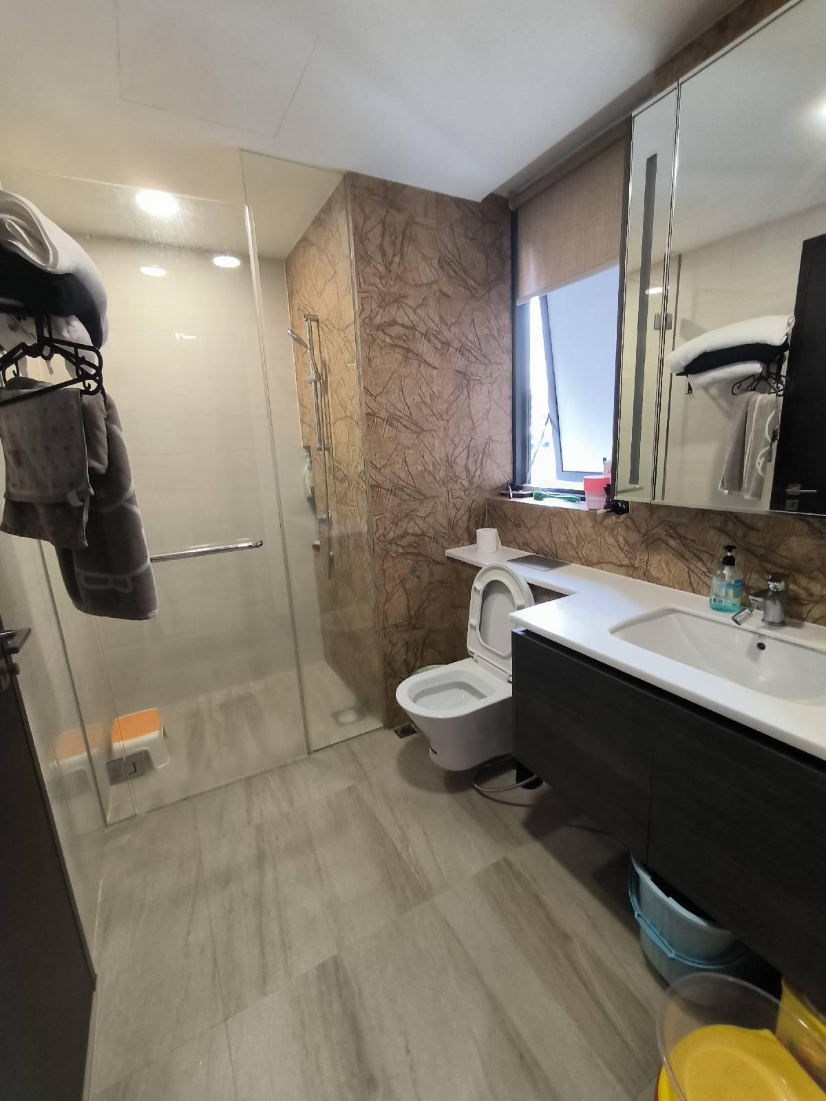 Sims Urban Oasis Condominium Room Rental, $1,900, 1 Bed 1 Bath 624 sqft $3.04 psf