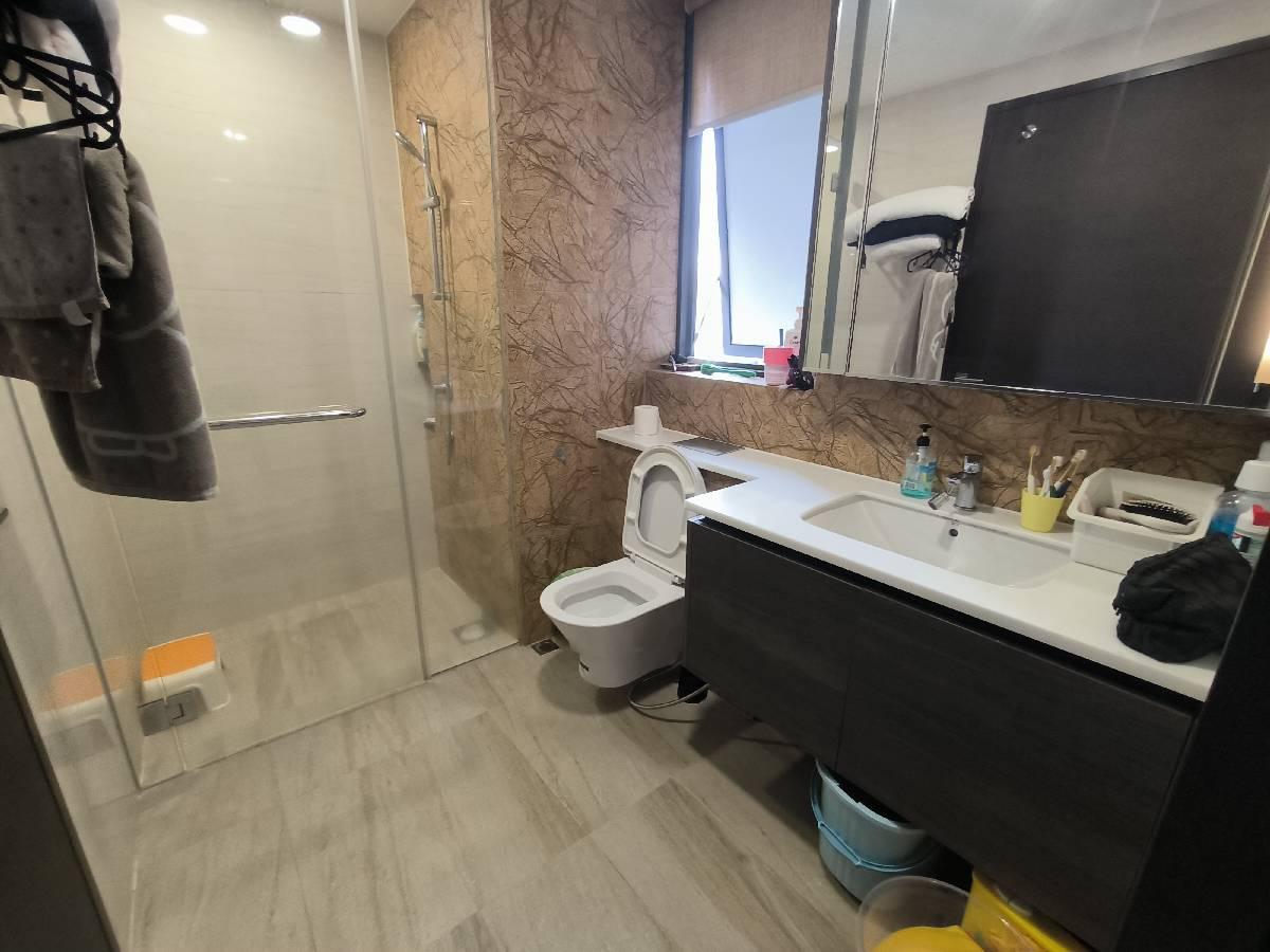 Sims Urban Oasis Condominium Room Rental, $1,900, 1 Bed 1 Bath 624 sqft $3.04 psf