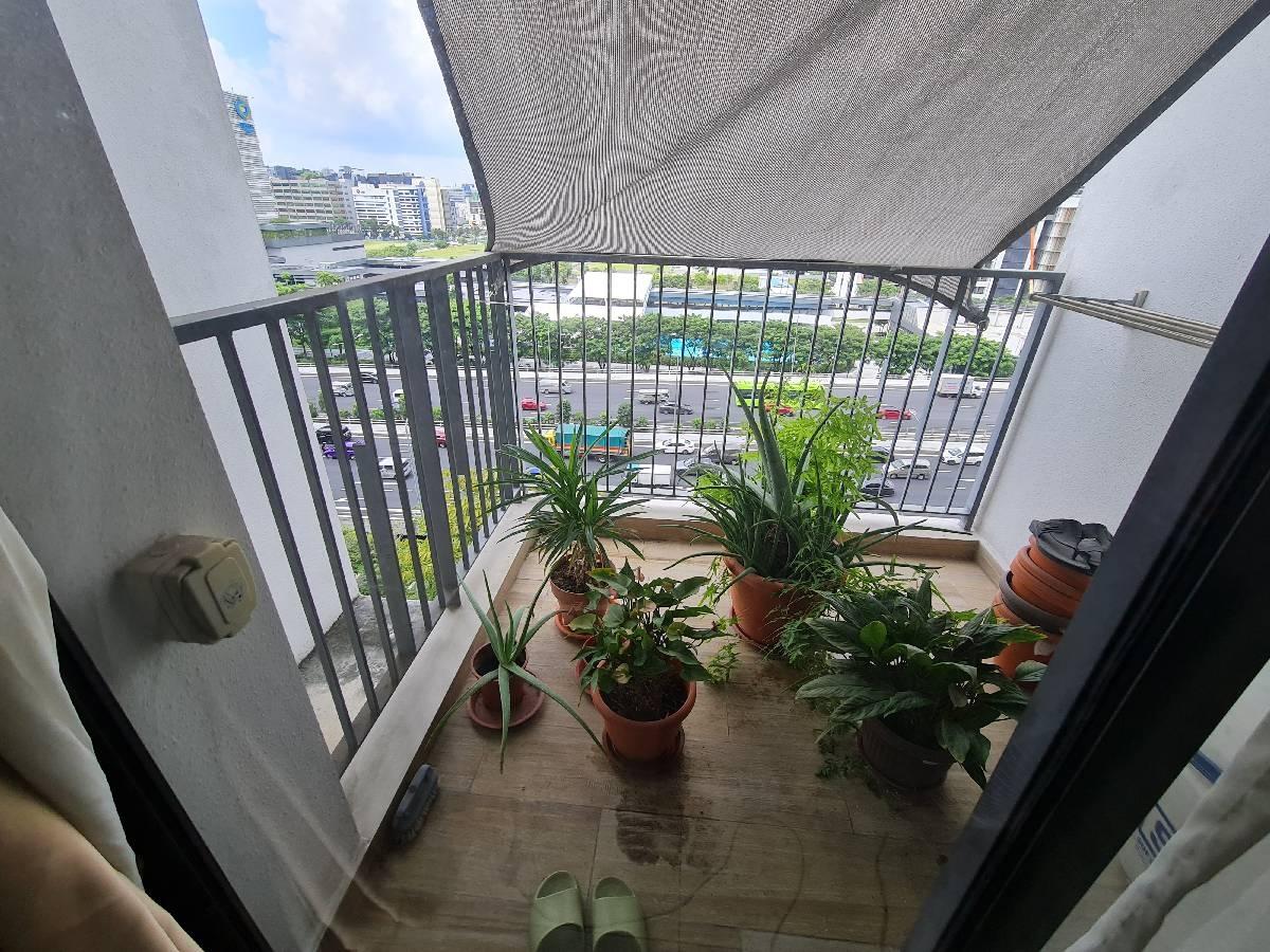 Sims Urban Oasis Condominium Room Rental, $1,900, 1 Bed 1 Bath 624 sqft $3.04 psf