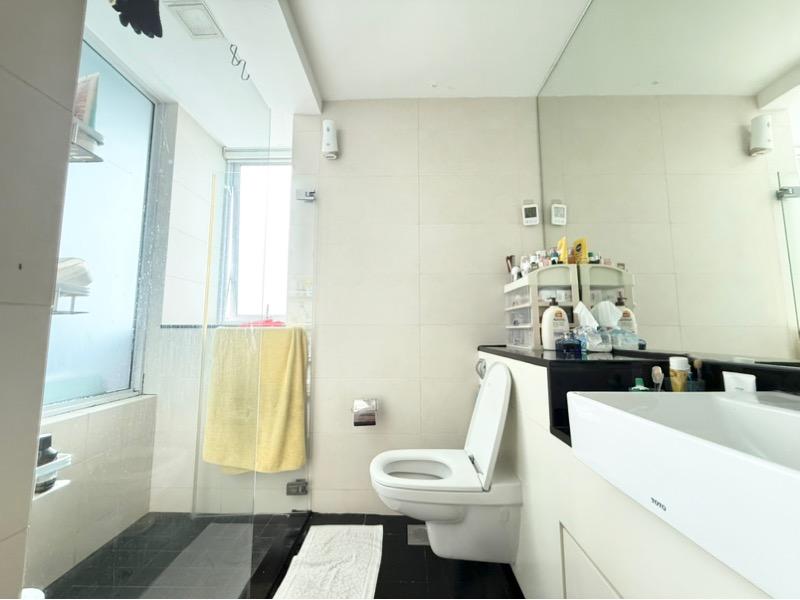 Twin Regency Condominium For Rent, $7,400, 3 Bed 3 Bath 1,227 sqft $6.03 psf